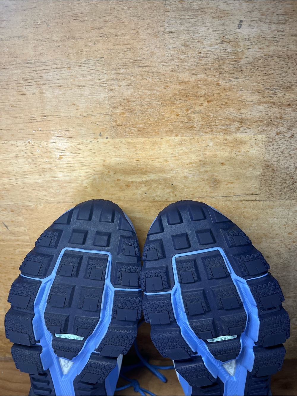 On CloudVenture 3.0 REFLECTIVE Womens Size 9 Trail Running Shoes Sneakers Gray - Picture 10 of 12